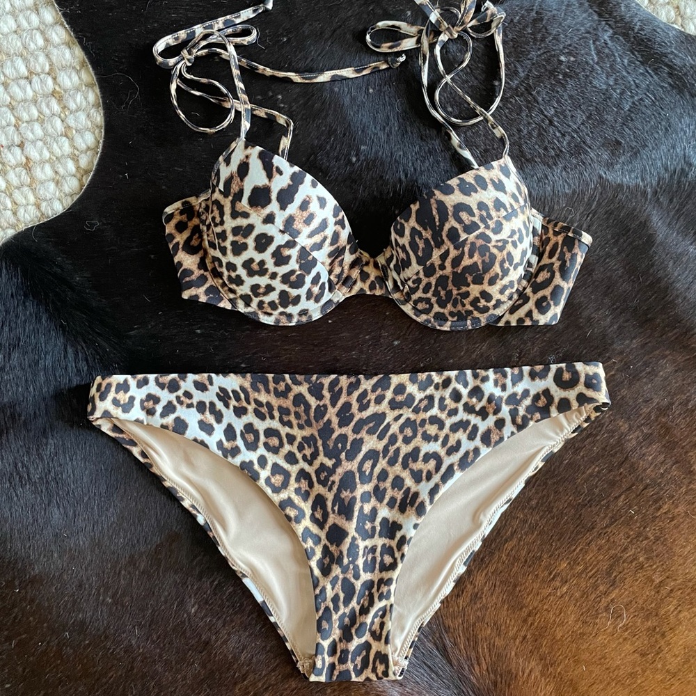 Leopard bikini